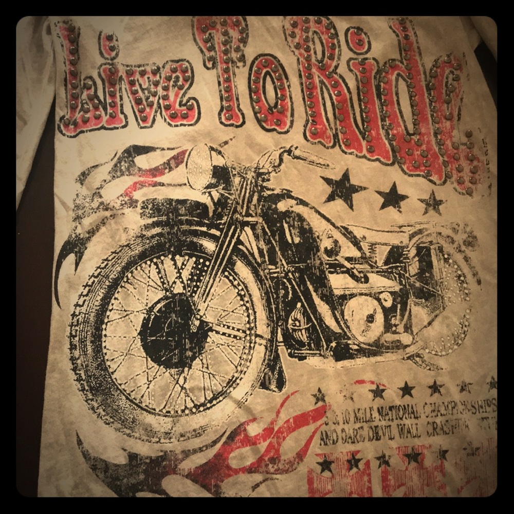 Long sleeve tee shirt